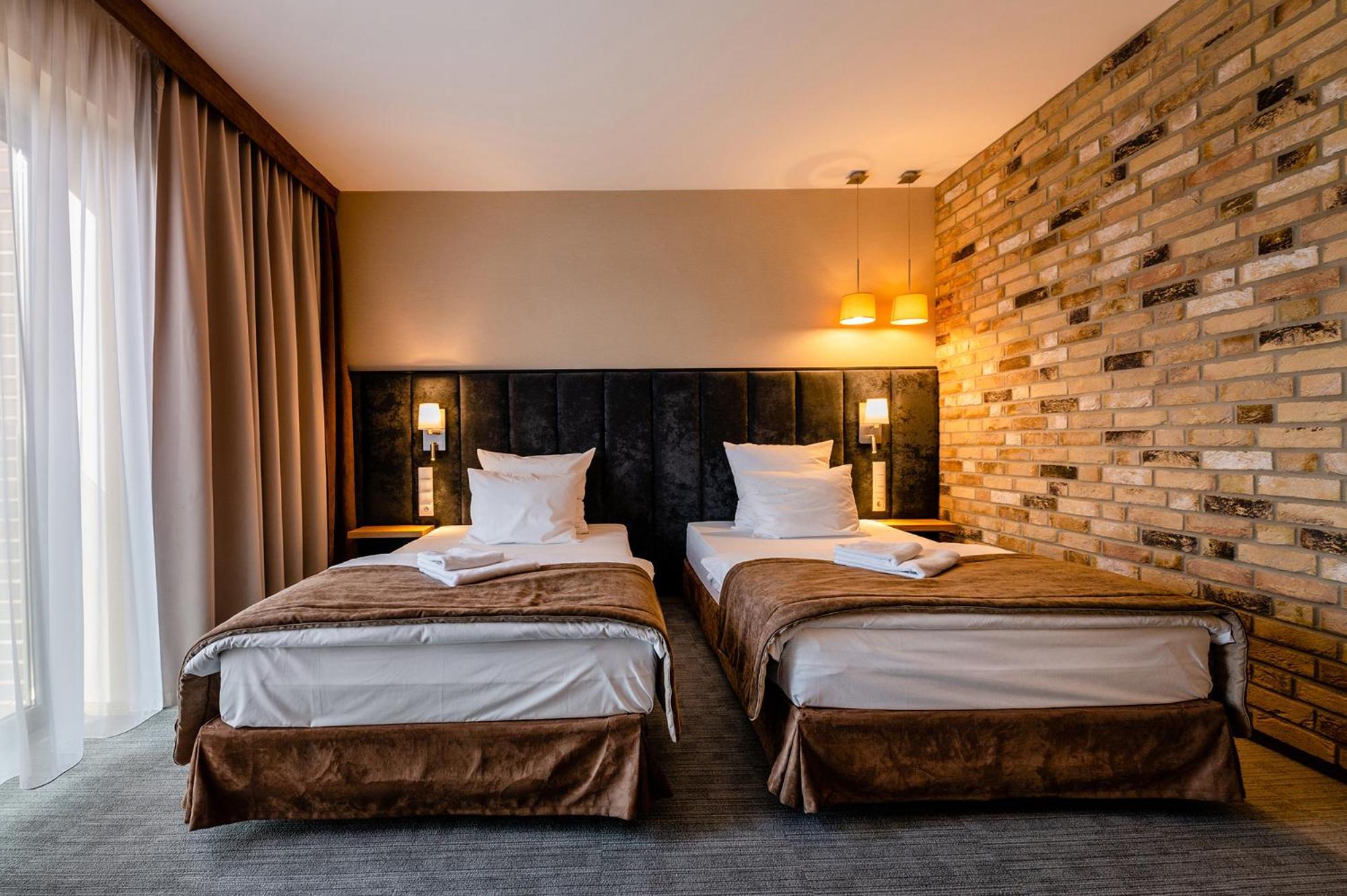 Hotel Alhar 루블리니에크 외부 사진
