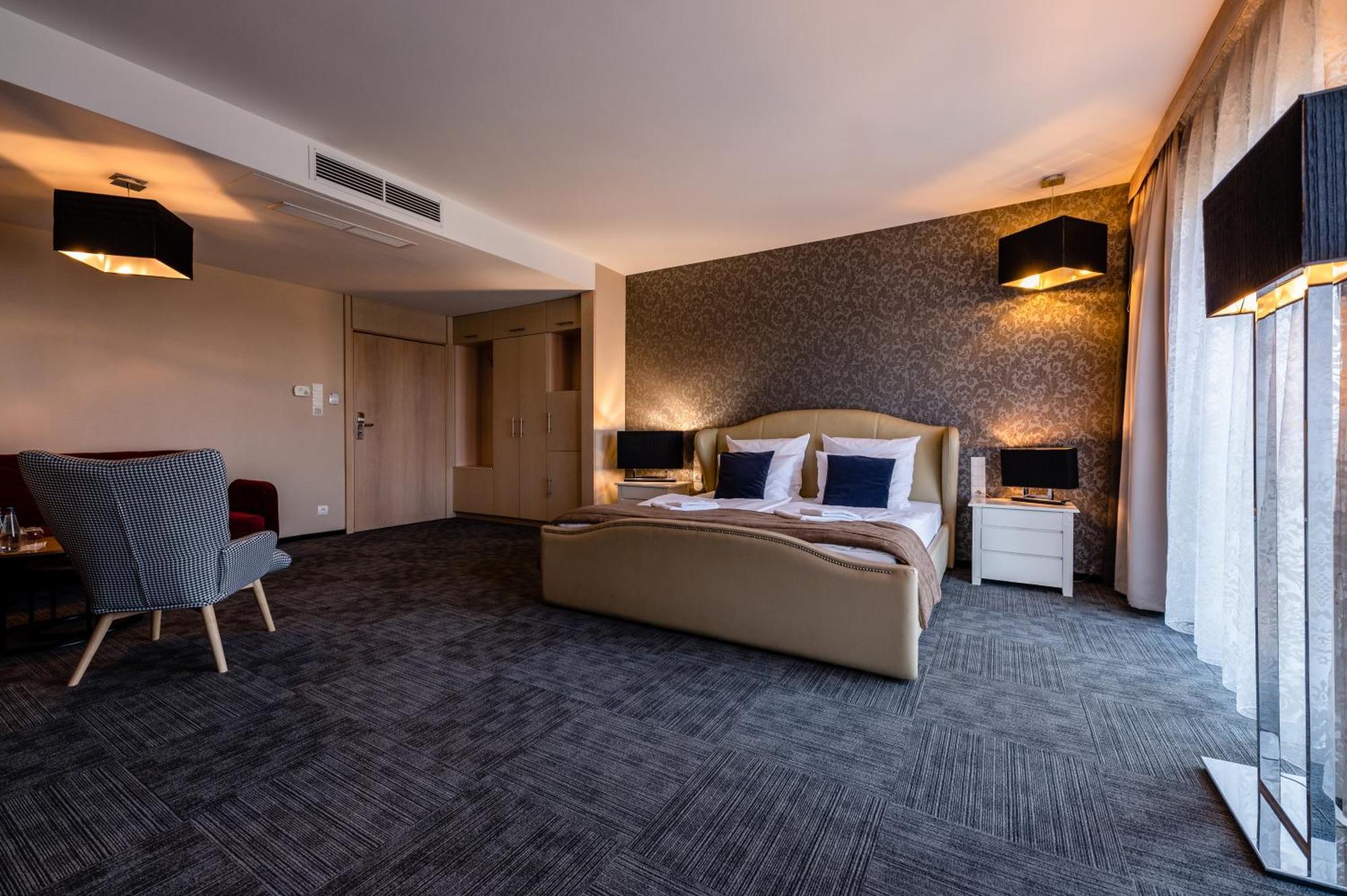 Hotel Alhar 루블리니에크 외부 사진